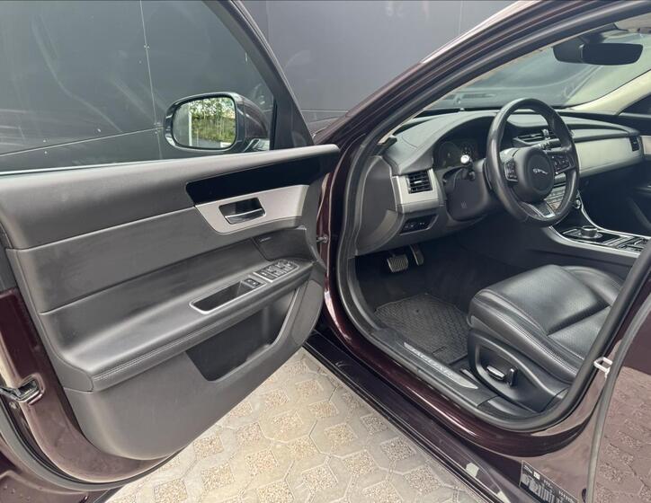 Jaguar XF 10