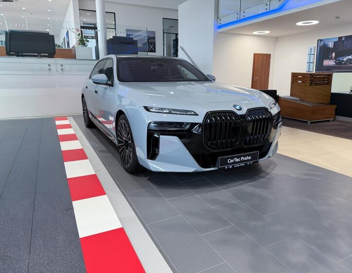 BMW Řada 7 Sedan 3,0 l 220 kw