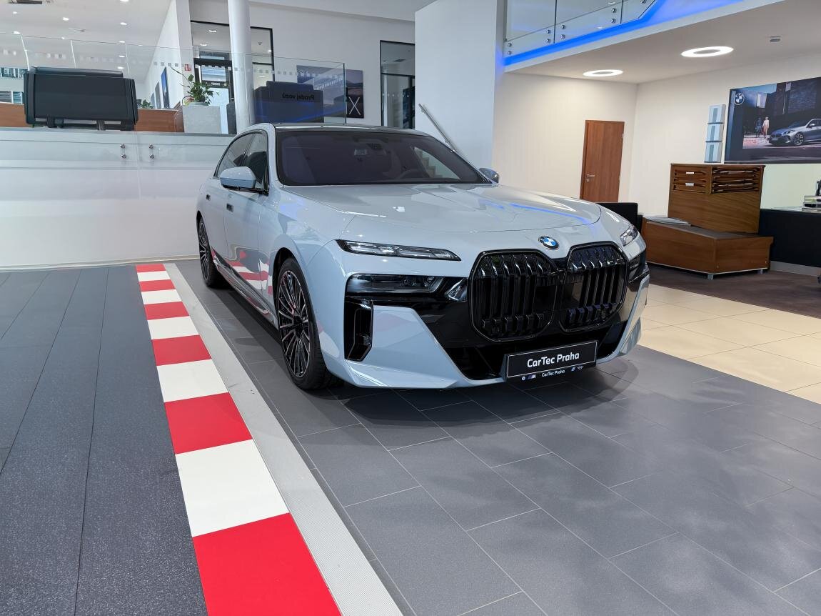 BMW Řada 7 Sedan 3,0 l 220 kw