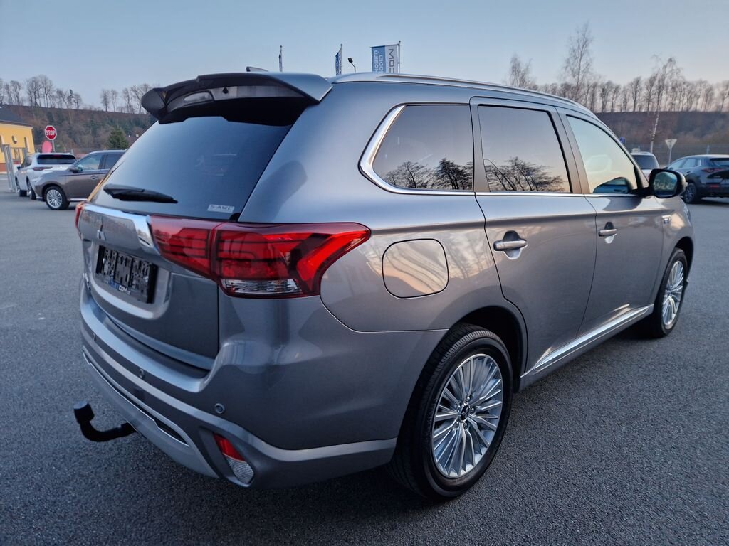 Mitsubishi Outlander SUV / Terénní 2,4 l 165 kw