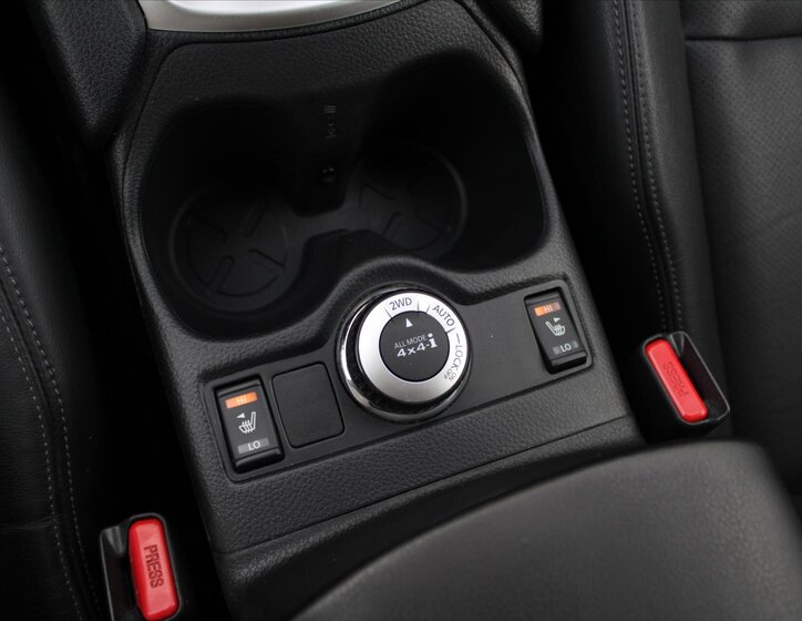 Nissan X-Trail SUV 1,6 l 96 kw