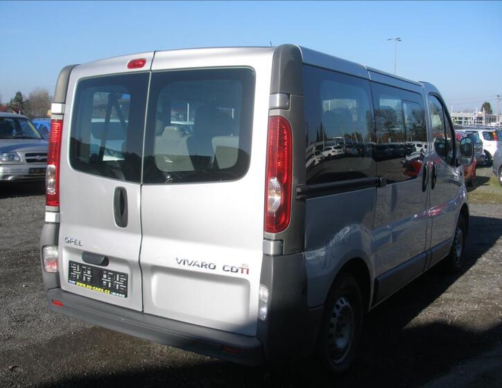 Opel Vivaro 11
