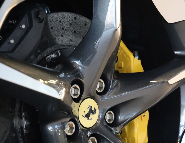 Ferrari Ostatní SUV / Terénní 6,5 l 533 kw