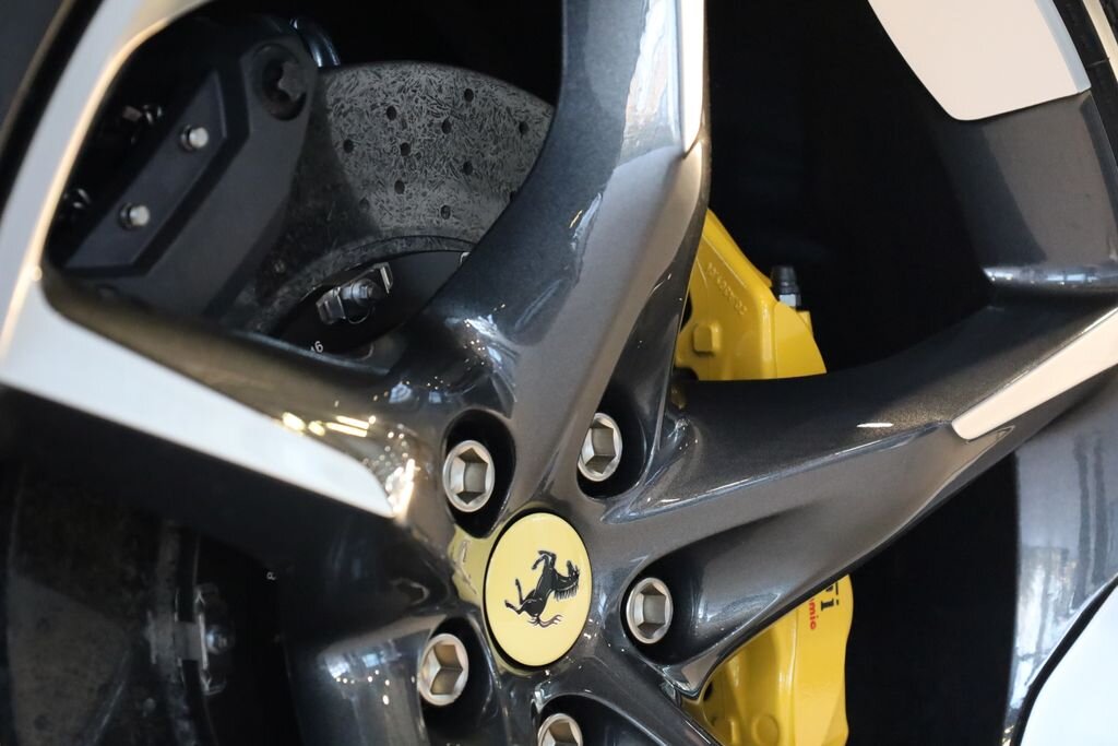 Ferrari Ostatní SUV / Terénní 6,5 l 533 kw