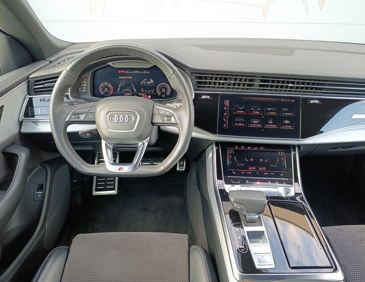 Audi Q8 SUV / Terénní 3,0 l 210 kw