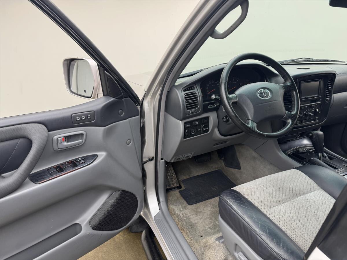 Toyota Land Cruiser SUV / Terénní 4,2 l 150 kw