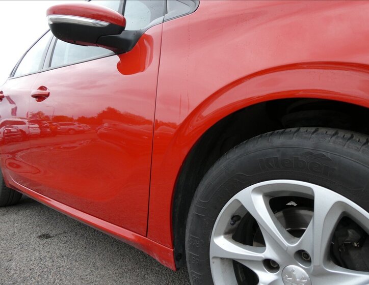 Peugeot 208 Hatchback 1,2 l 61 kw
