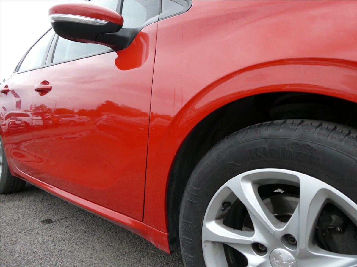 Peugeot 208 Hatchback 1,2 l 61 kw
