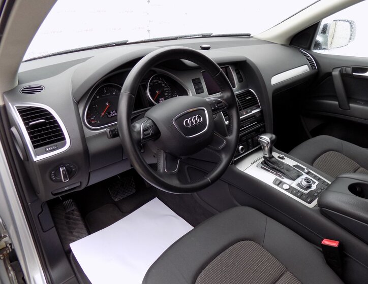 Audi Q7 11