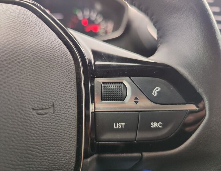 Peugeot 2008 SUV 1,2 l 96 kw