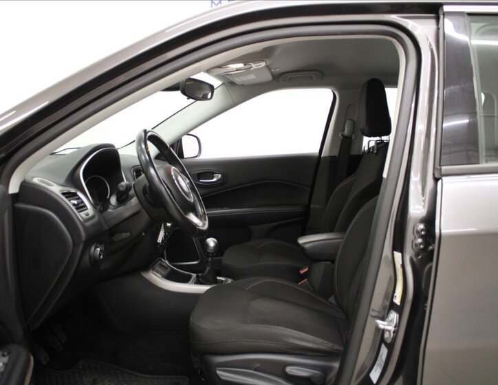 Jeep Compass SUV 1,6 l 88 kw