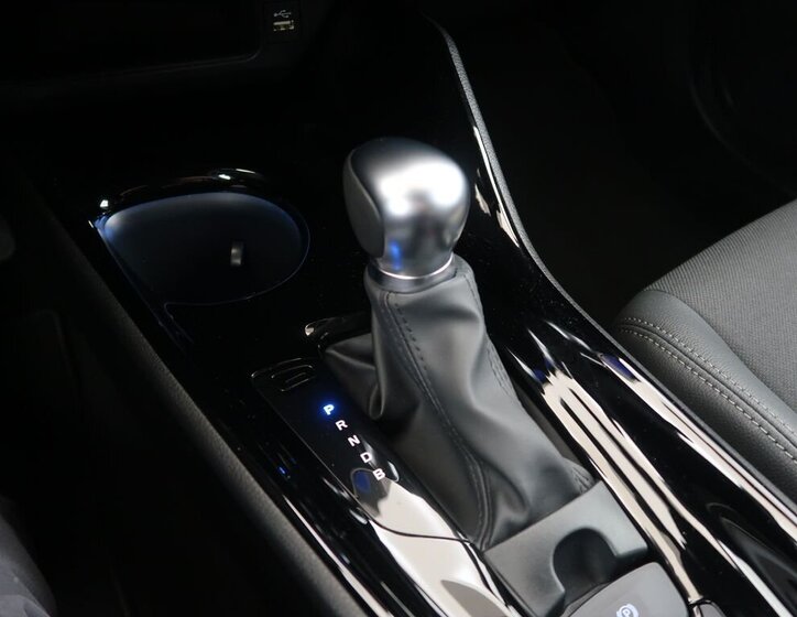 Toyota C-HR SUV 1,8 l 72 kw