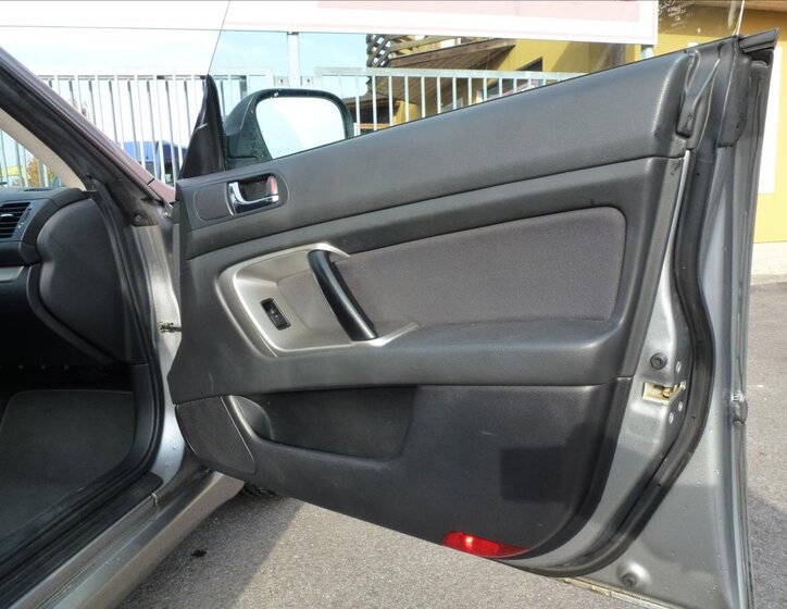 Subaru Legacy Kombi 2,0 l 121 kw