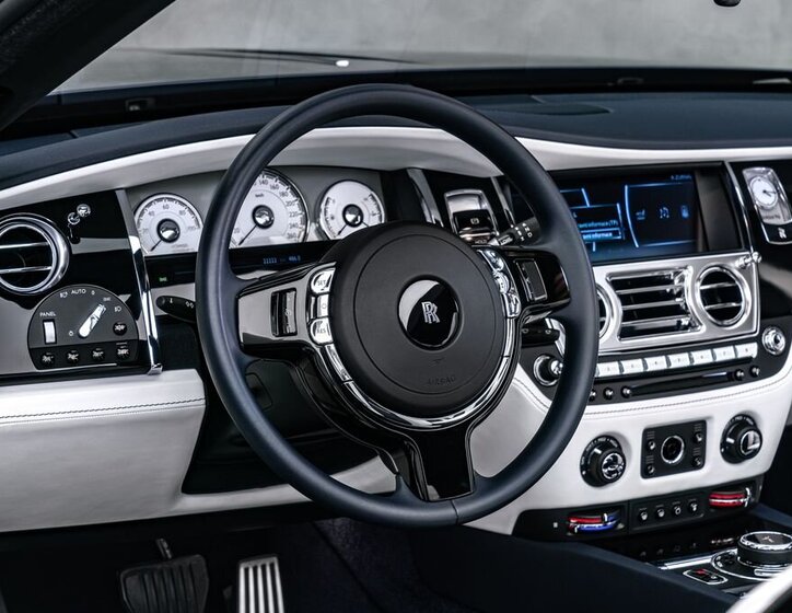 Rolls-Royce Dawn 18