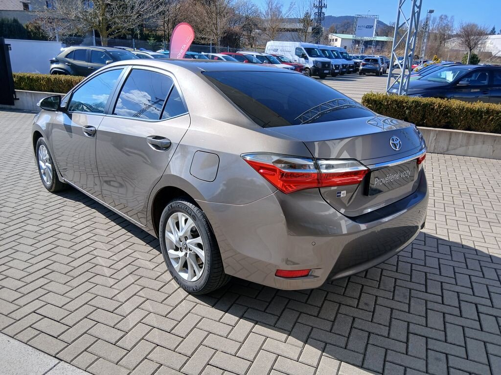 Toyota Corolla Sedan / Limuzína 1,6 l 97 kw