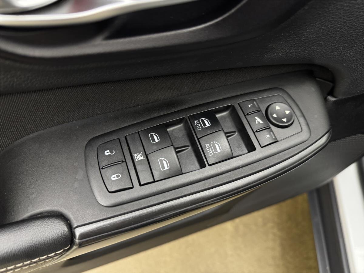 Jeep Cherokee SUV 2,0 l 103 kw