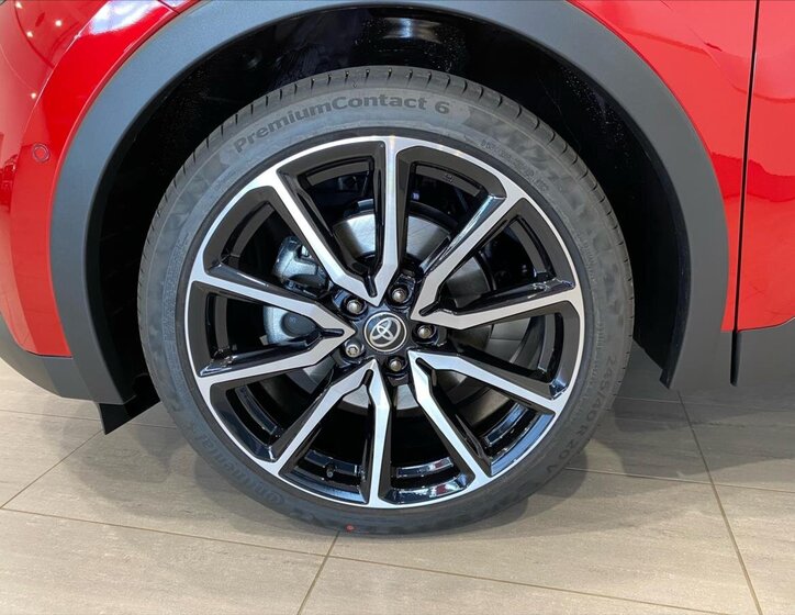 Toyota C-HR SUV 2,0 l 165 kw