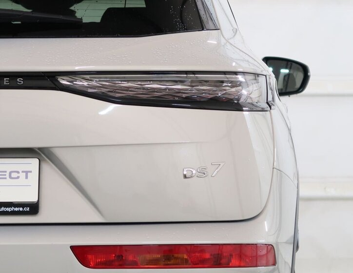 DS Automobiles DS7 Crossback 9