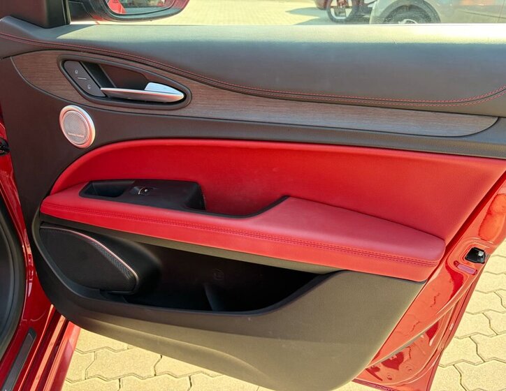 Alfa Romeo Stelvio SUV / Terénní 2,0 l 206 kw