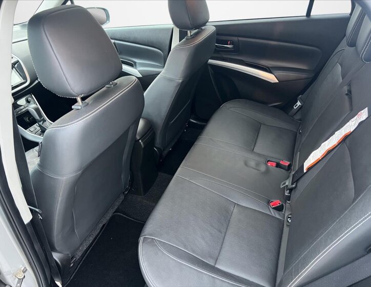 Suzuki SX4 S-Cross 12