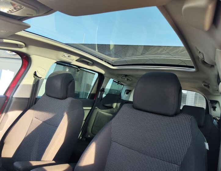 Peugeot 5008 MPV 2,0 l 120 kw