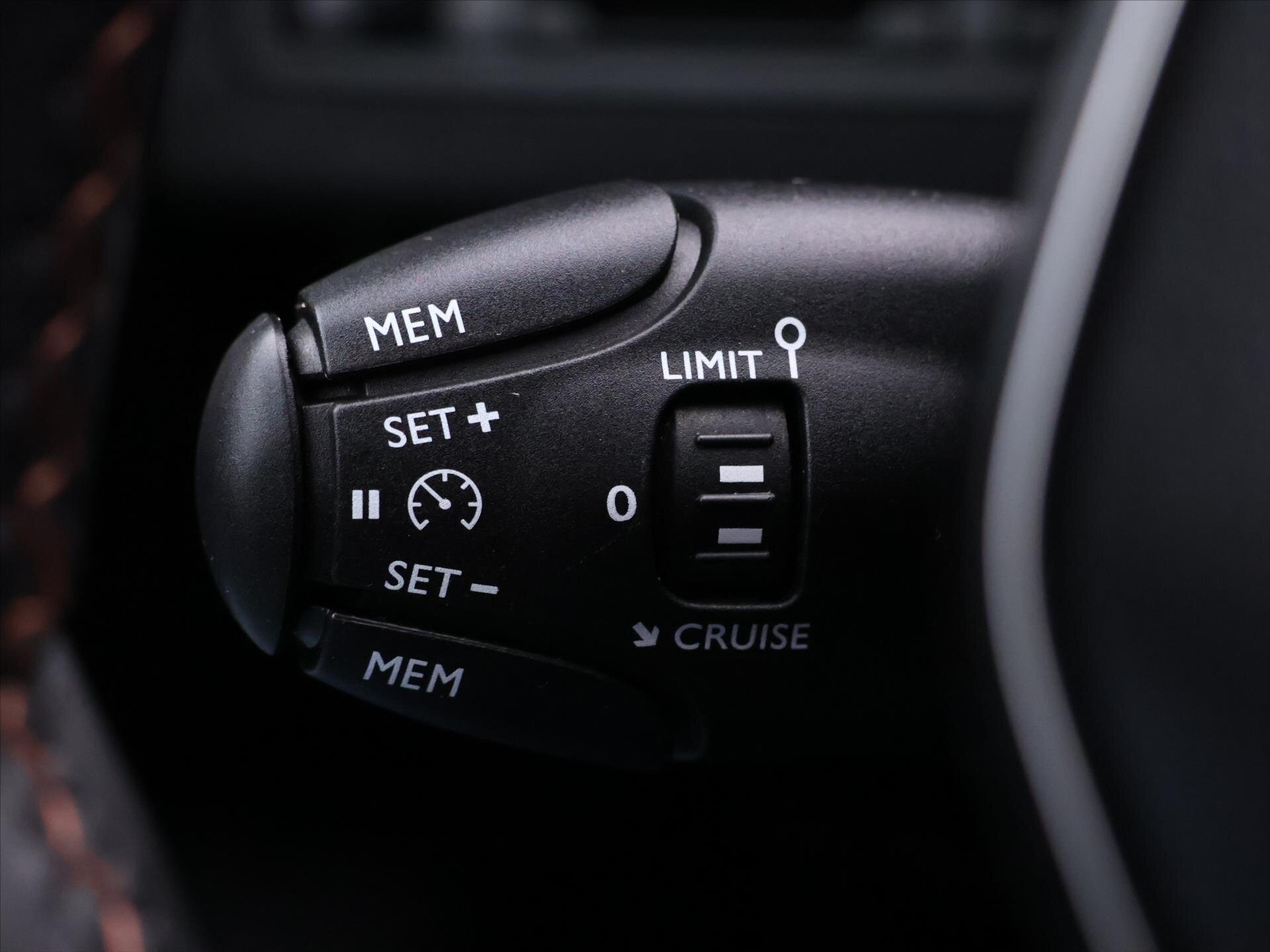 Peugeot 5008 SUV / Terénní 1,2 l 96 kw