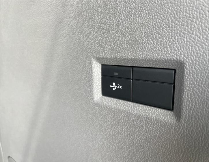 Volkswagen Caravelle 28