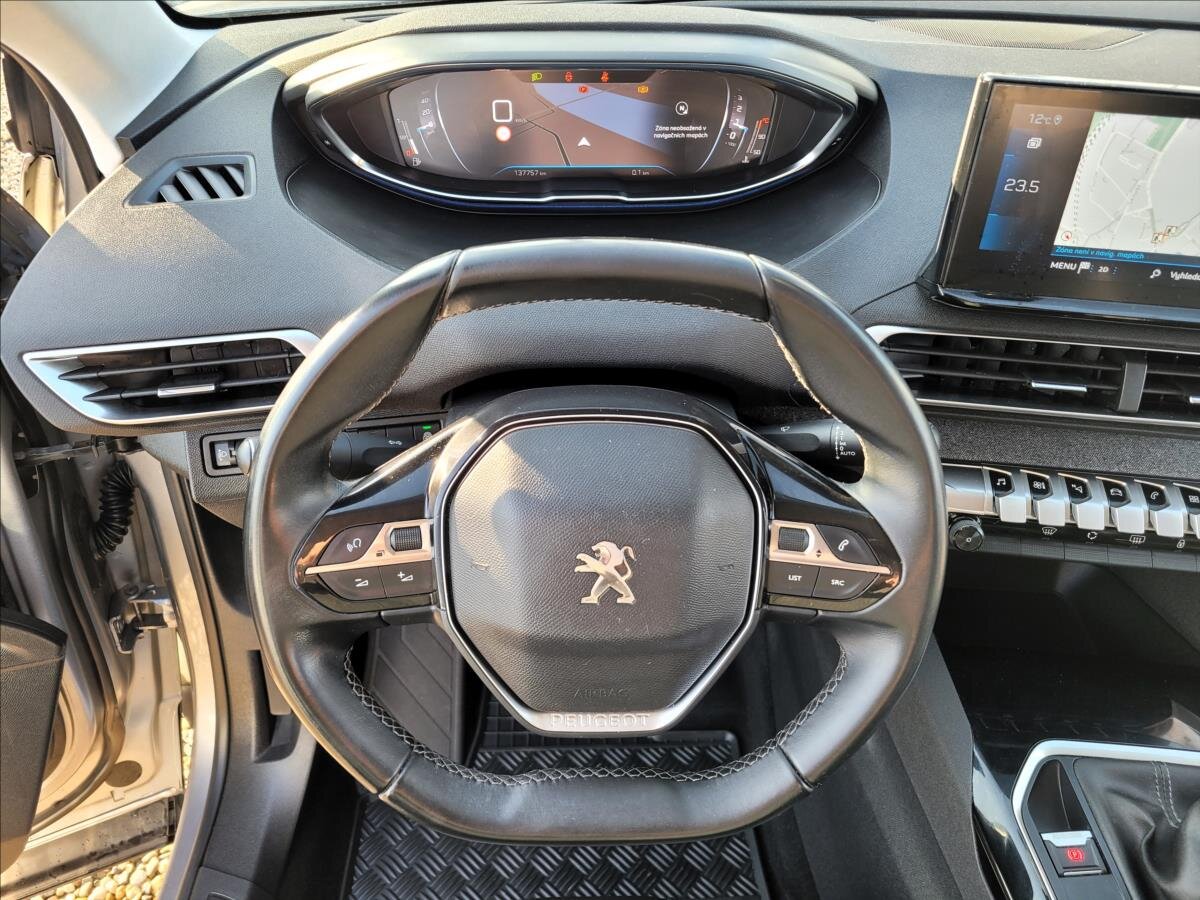 Peugeot 5008 SUV 1,5 l 96 kw