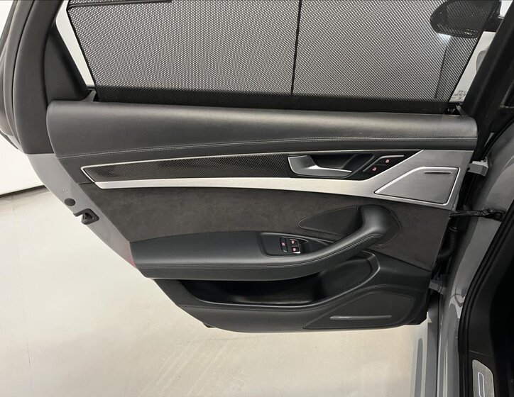 Audi S8 Sedan 4,0 l 445 kw