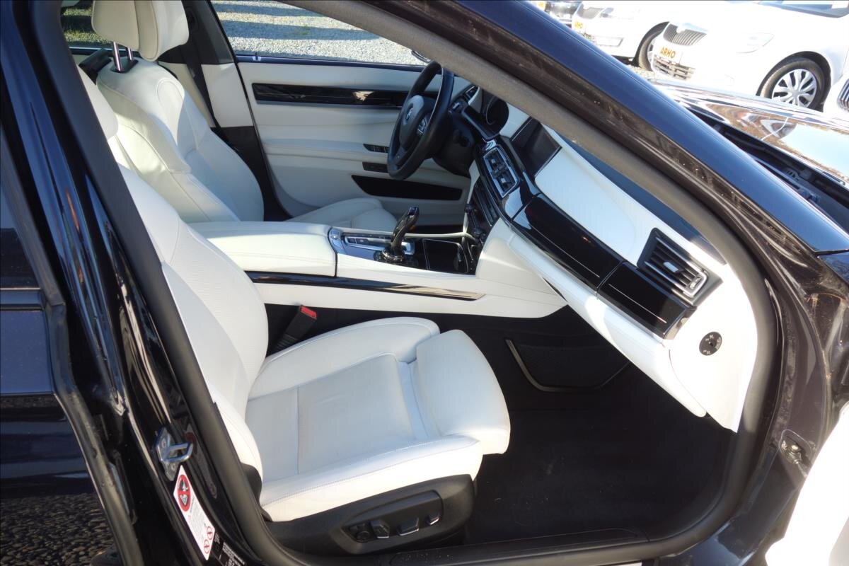 BMW Řada 7 Sedan 4,4 l 330 kw