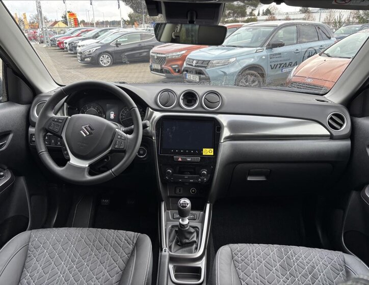 Suzuki Vitara SUV 1,4 l 81 kw