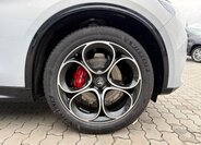 Alfa Romeo Stelvio 9