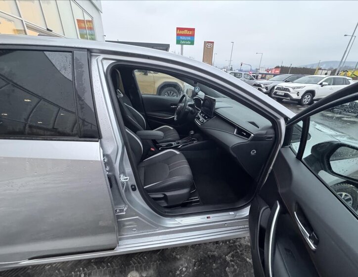 Toyota Corolla Sedan / Limuzína 1,8 l 72 kw