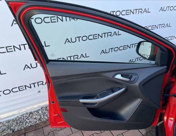 Ford Focus Kombi 999,0 92 kw