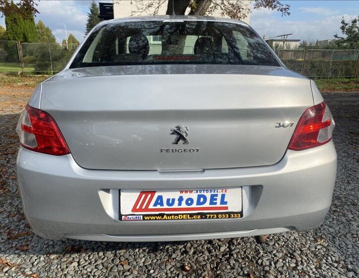 Peugeot 301 Sedan 1,2 l 53 kw