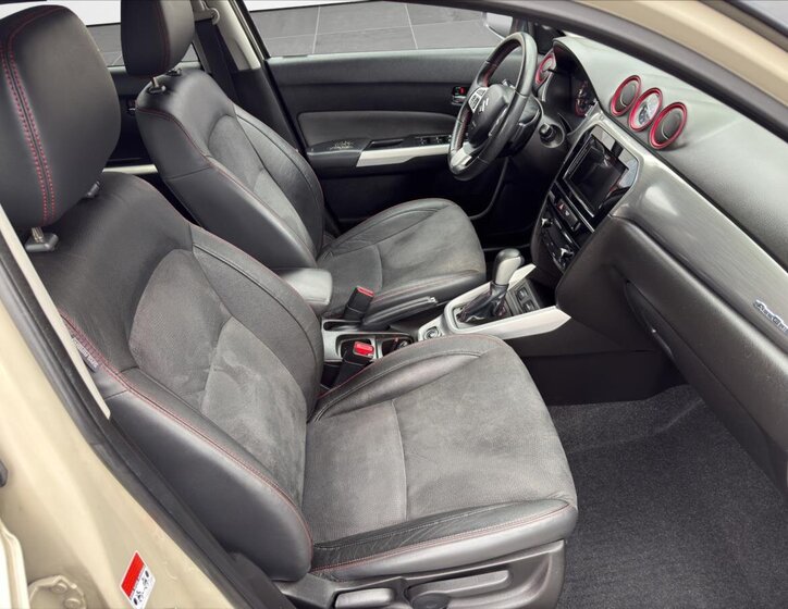 Suzuki Vitara SUV / Terénní 1,4 l 103 kw