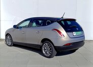 Lancia Delta Hatchback 1,6 l 88 kw