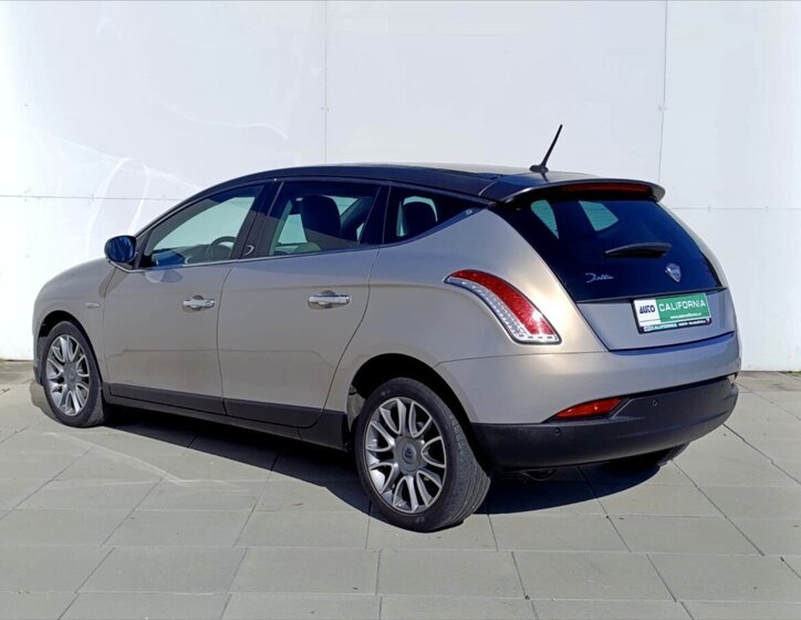 Lancia Delta Hatchback 1,6 l 88 kw