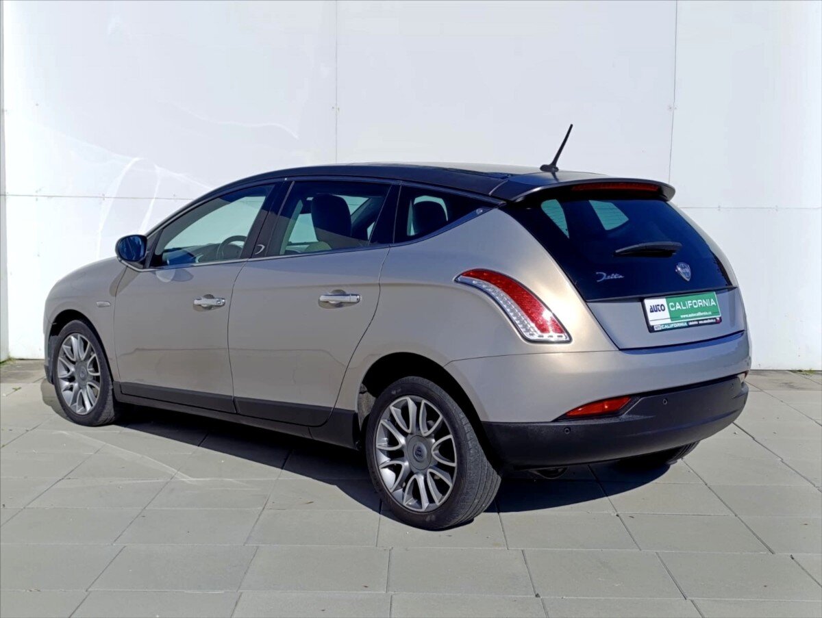 Lancia Delta Hatchback 1,6 l 88 kw