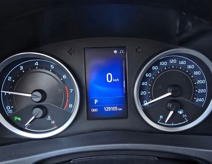 Toyota Corolla Sedan / Limuzína 1,6 l 97 kw