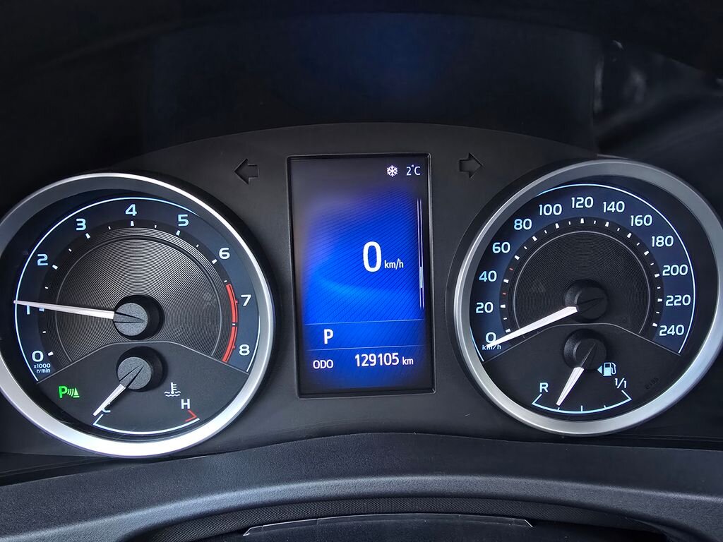 Toyota Corolla Sedan / Limuzína 1,6 l 97 kw