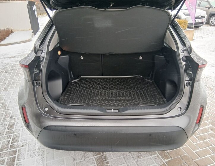 Toyota Yaris Cross 13