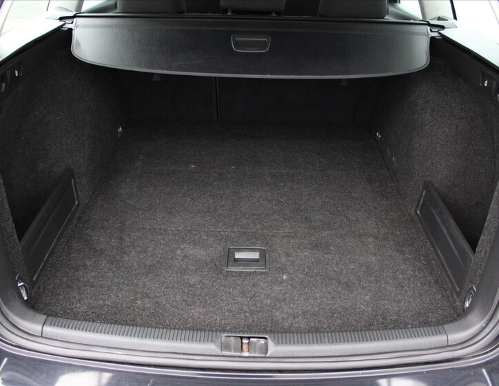 Volkswagen Passat Kombi 1,6 l 77 kw