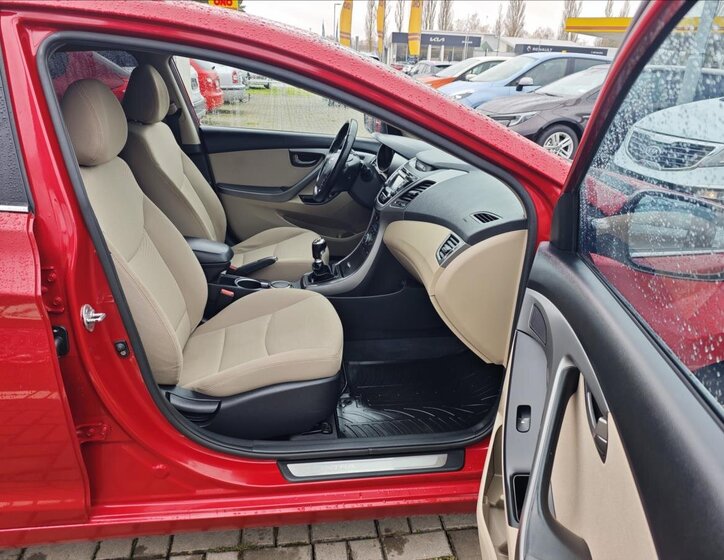 Hyundai Elantra Sedan 1,6 l 97 kw