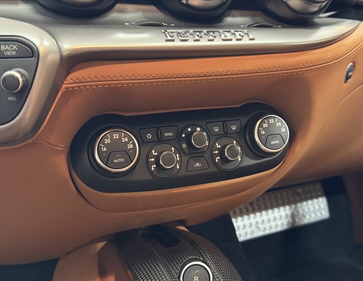 Ferrari F12 Berlinetta Kupé 6,3 l 541 kw