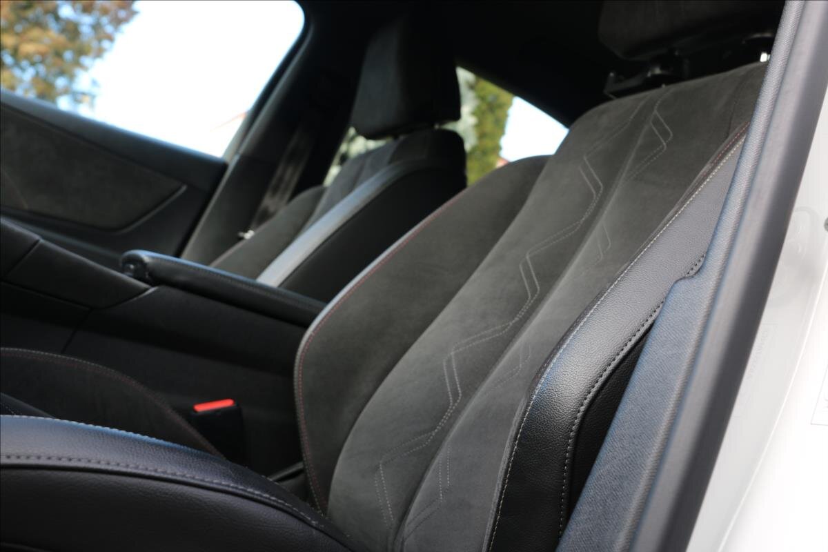 DS Automobiles DS7 Crossback Kombi 2,0 l 130 kw