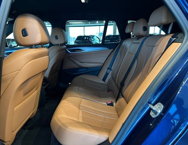 BMW Řada 5 Kombi 3,0 l 195 kw