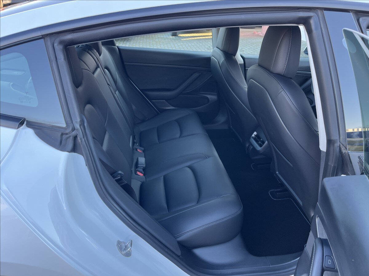 Tesla Model 3 Sedan / Limuzína 0,0 208 kw