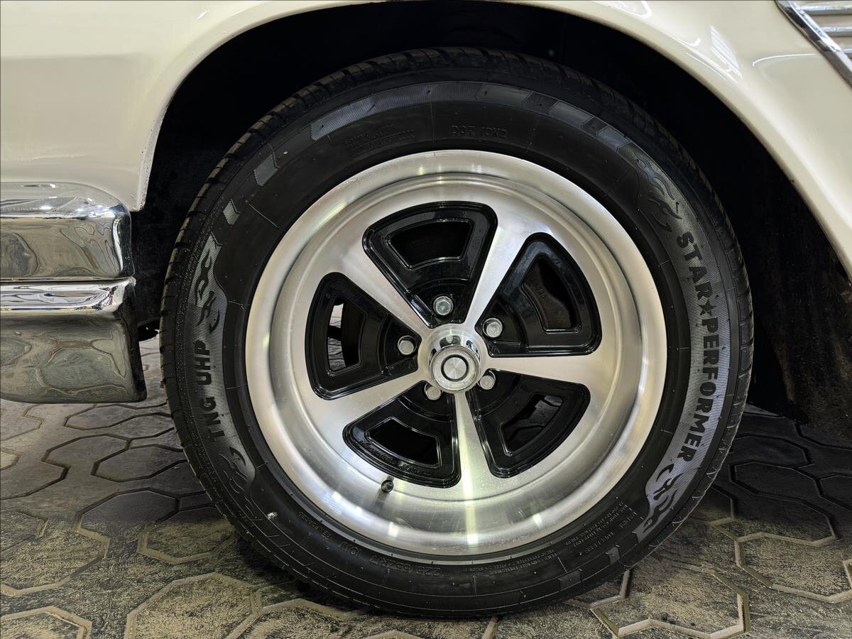 Ford Thunderbird Kupé 6,4 l 224 kw