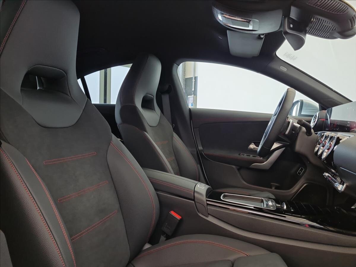 Mercedes-Benz CLA Sedan 2,0 l 110 kw